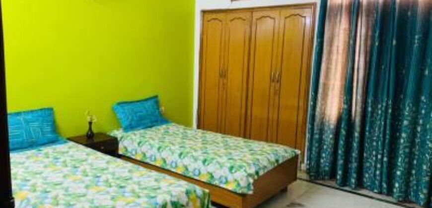 Private Room for Girls & Boys Paying Guest in 1 BHK Independent House/Villa in DLF CITY PHASE 2,
