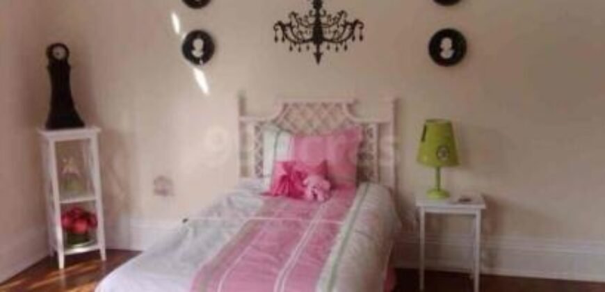 Private Room for Girls Paying Guest in 1 BHK Studio Apartment in DLF Belvedere Towers,
