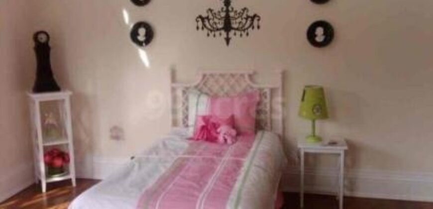 Shared Room for Girls Paying Guest in 4 BHK Residential Apartment in Orchid Petals