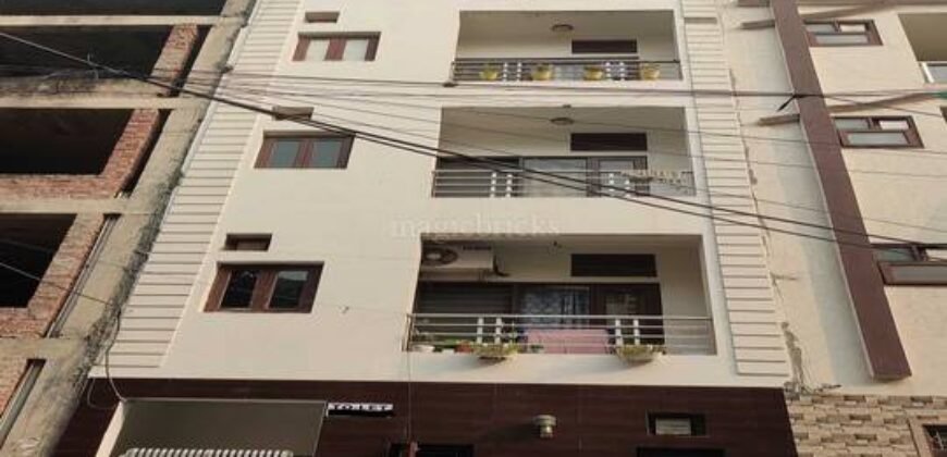 Shared Room for Girls Paying Guest in 10 BHK Independent House/Villa in signature hotel