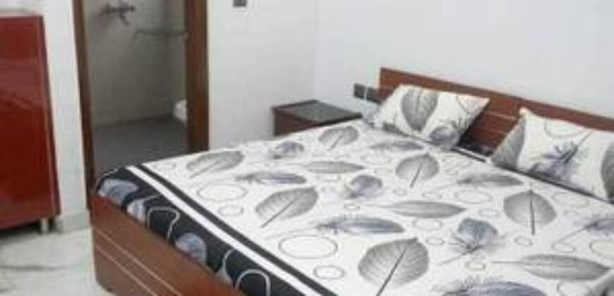 Shared Room for Girls Paying Guest in 4 BHK Residential Apartment in Orchid Petals