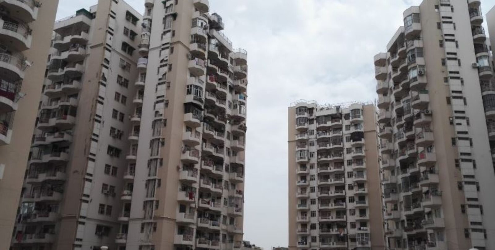 Private Room for Girls & Boys Paying Guest in 1 BHK Studio Apartment in Ansal Maple Heights