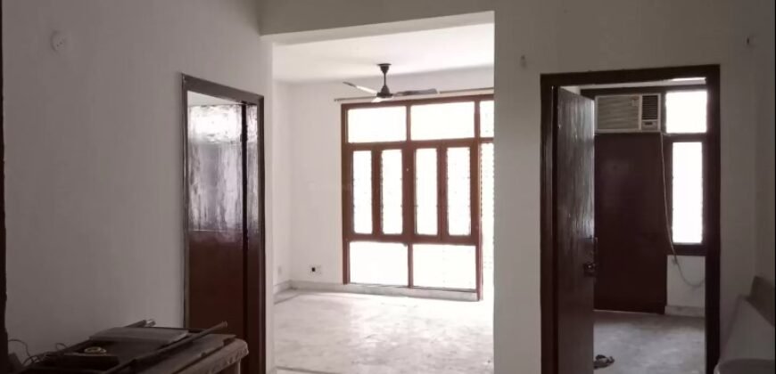 Shared Room for Girls Paying Guest in 3 BHK Residential Apartment in Shivkala Apartments