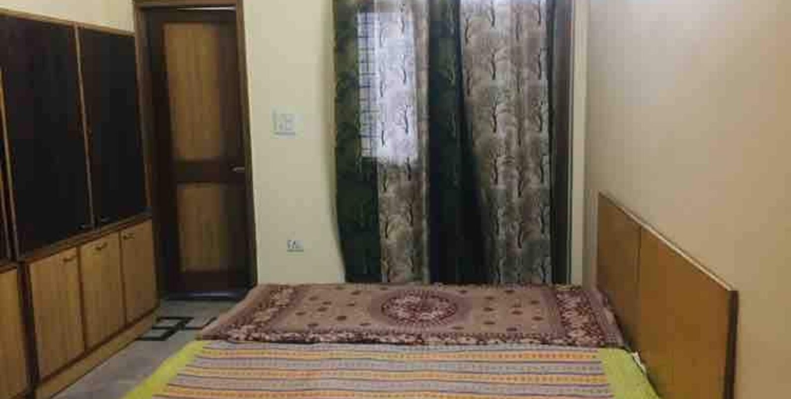 Shared Room for Girls Paying Guest in 1