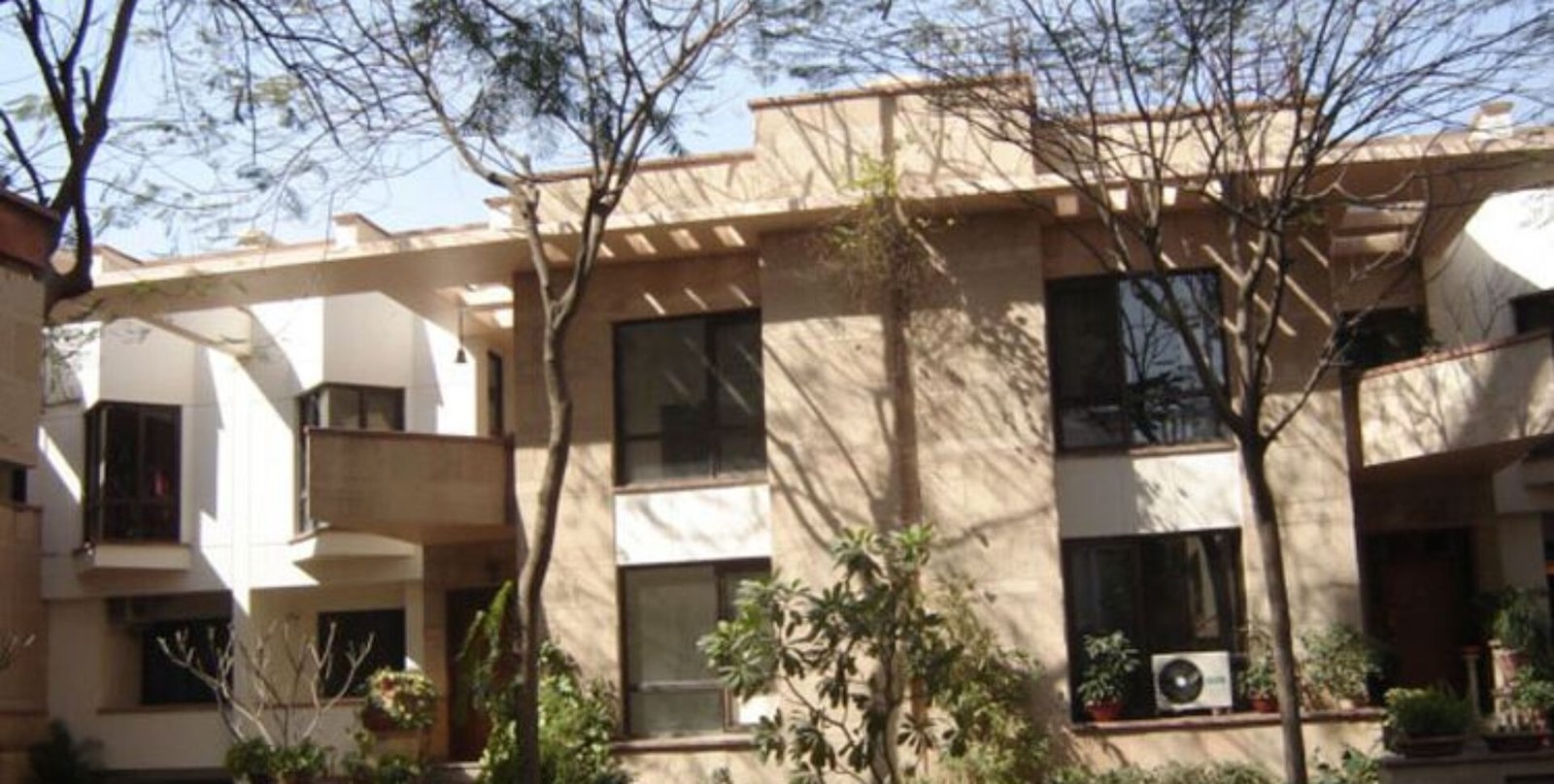 Private Room for Girls Paying Guest in 1 BHK Studio Apartment in The Laburnum
